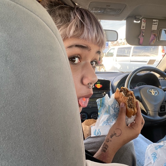 Meet your Posher, Joslyn - Picture 4 of 4